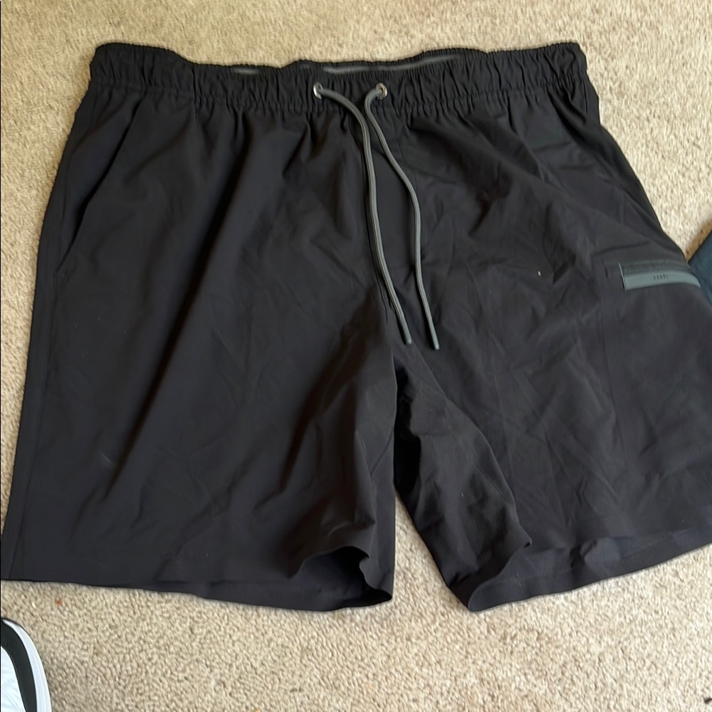 Vuori men workout shorts size medium euc